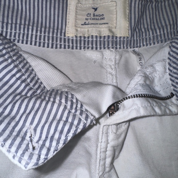 CI Sono by Cavalina Women's White Shorts Ruffle Leg 3 Button Sz Med - Picture 7 of 10